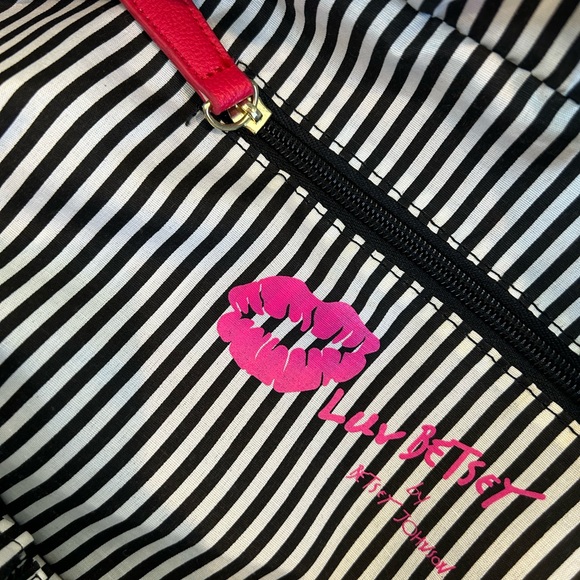 Betsey Johnson Quilted Hearts Weekender Bag - Picture 4 of 5